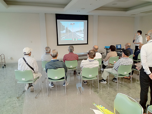 危険予測を行っている様子